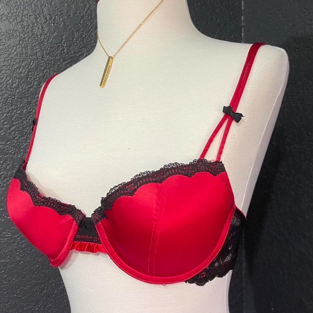 Luxury Jezebel Red Satin + black lace push up‎ bra (34C)
